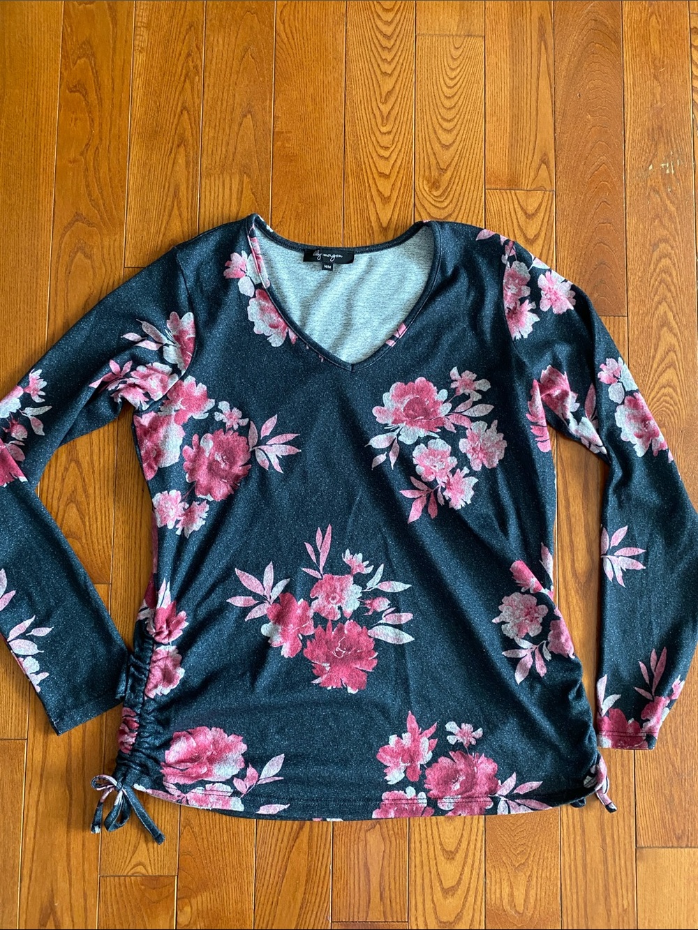 Floral V-Neck Top in Black/dark gray and Pink women’s size M